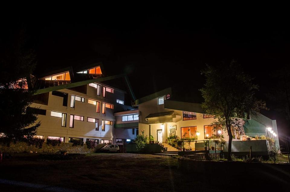 Randunica Hotel Văliug Exterior foto
