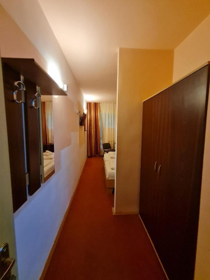 Randunica Hotel Văliug Quarto foto