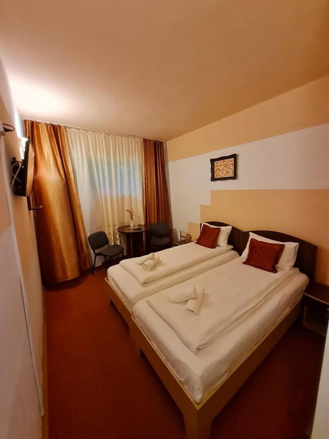Randunica Hotel Văliug Exterior foto